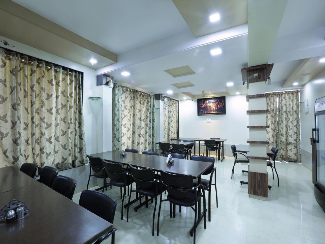 Oyo 4198 Hotel Shri Sai Murli 舍地 外观 照片