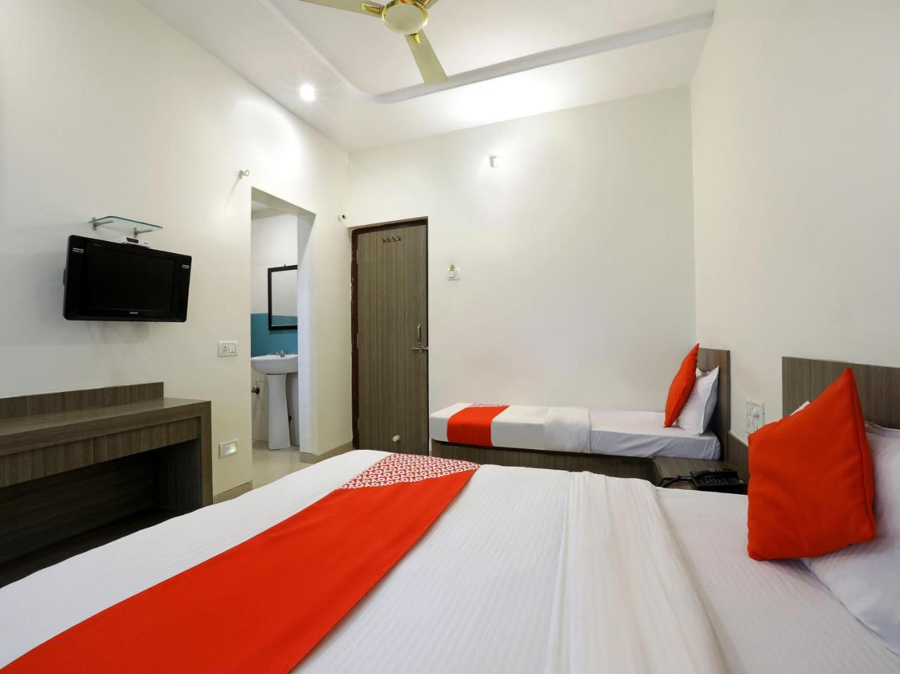 Oyo 4198 Hotel Shri Sai Murli 舍地 外观 照片