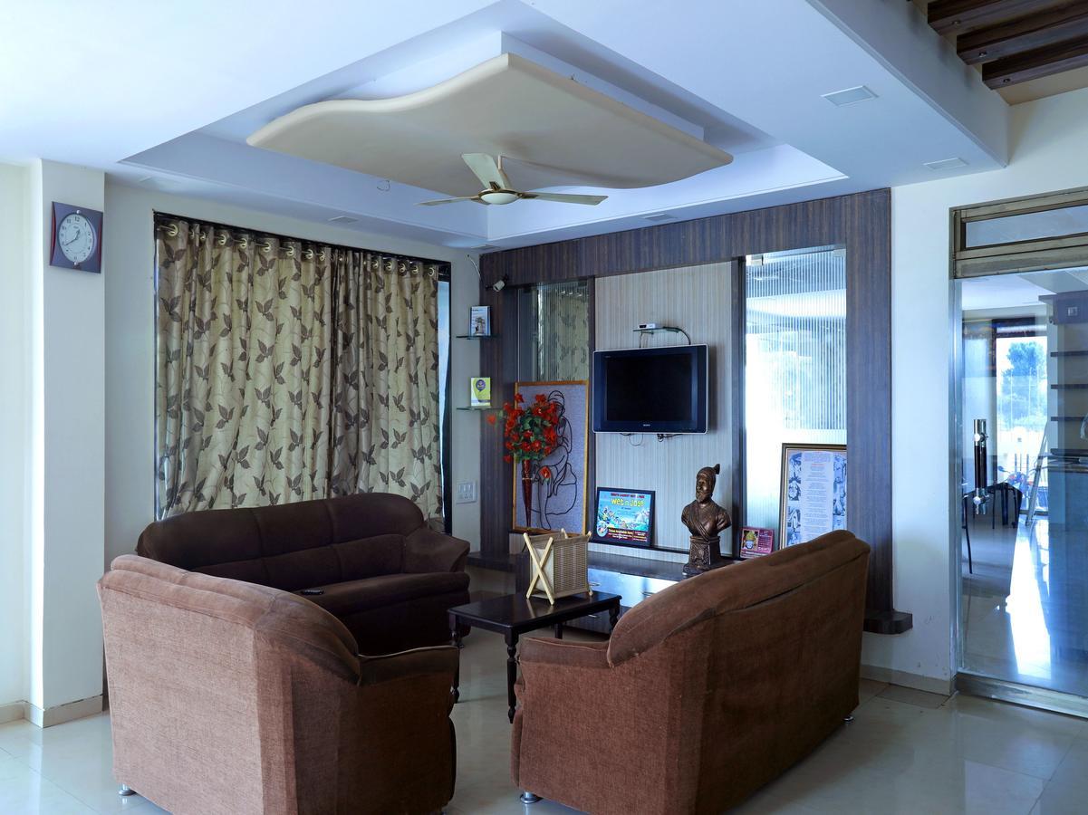 Oyo 4198 Hotel Shri Sai Murli 舍地 外观 照片